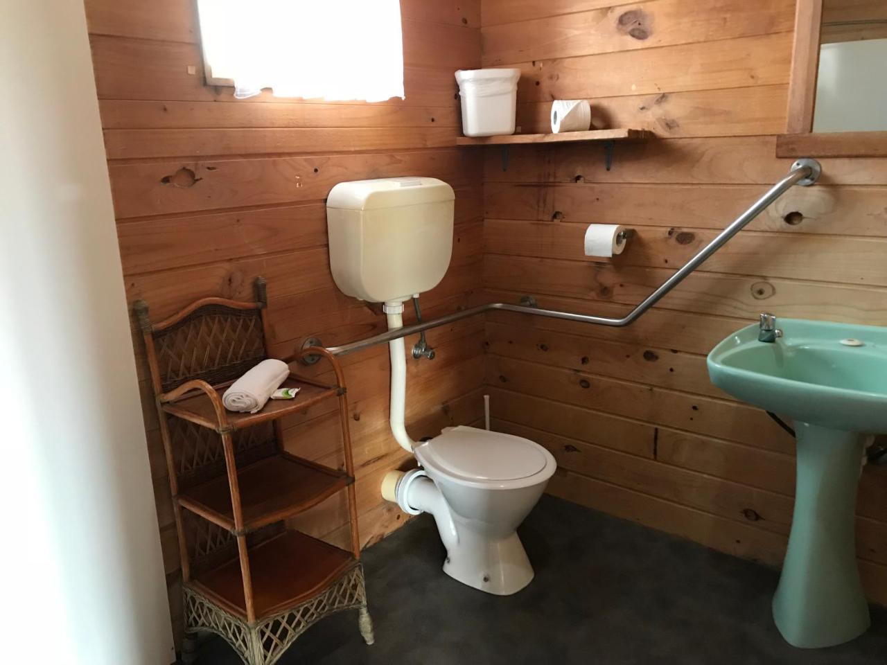 Somerset Beachside Cabin And Caravan Park Екстер'єр фото