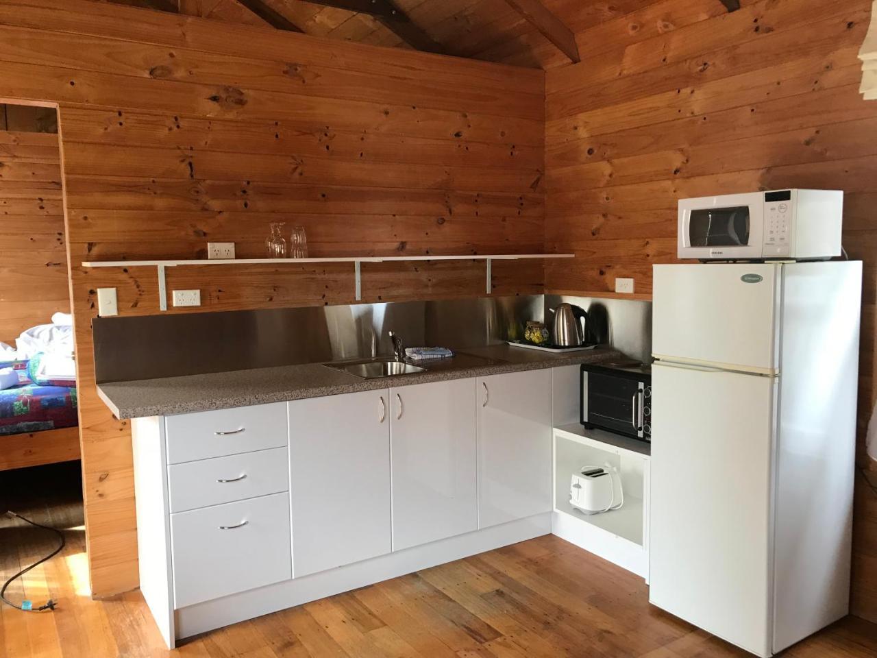 Somerset Beachside Cabin And Caravan Park Екстер'єр фото