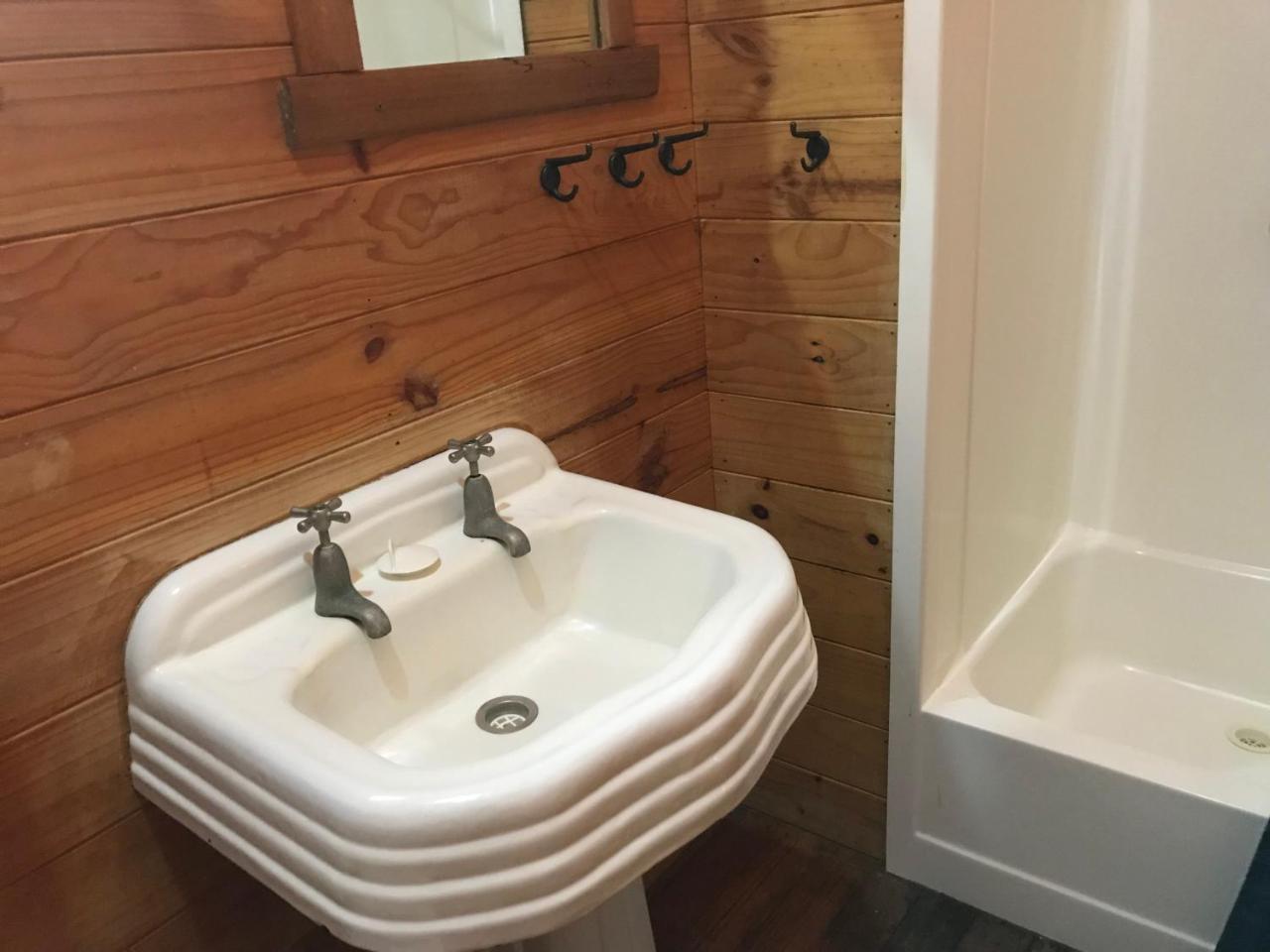 Somerset Beachside Cabin And Caravan Park Екстер'єр фото