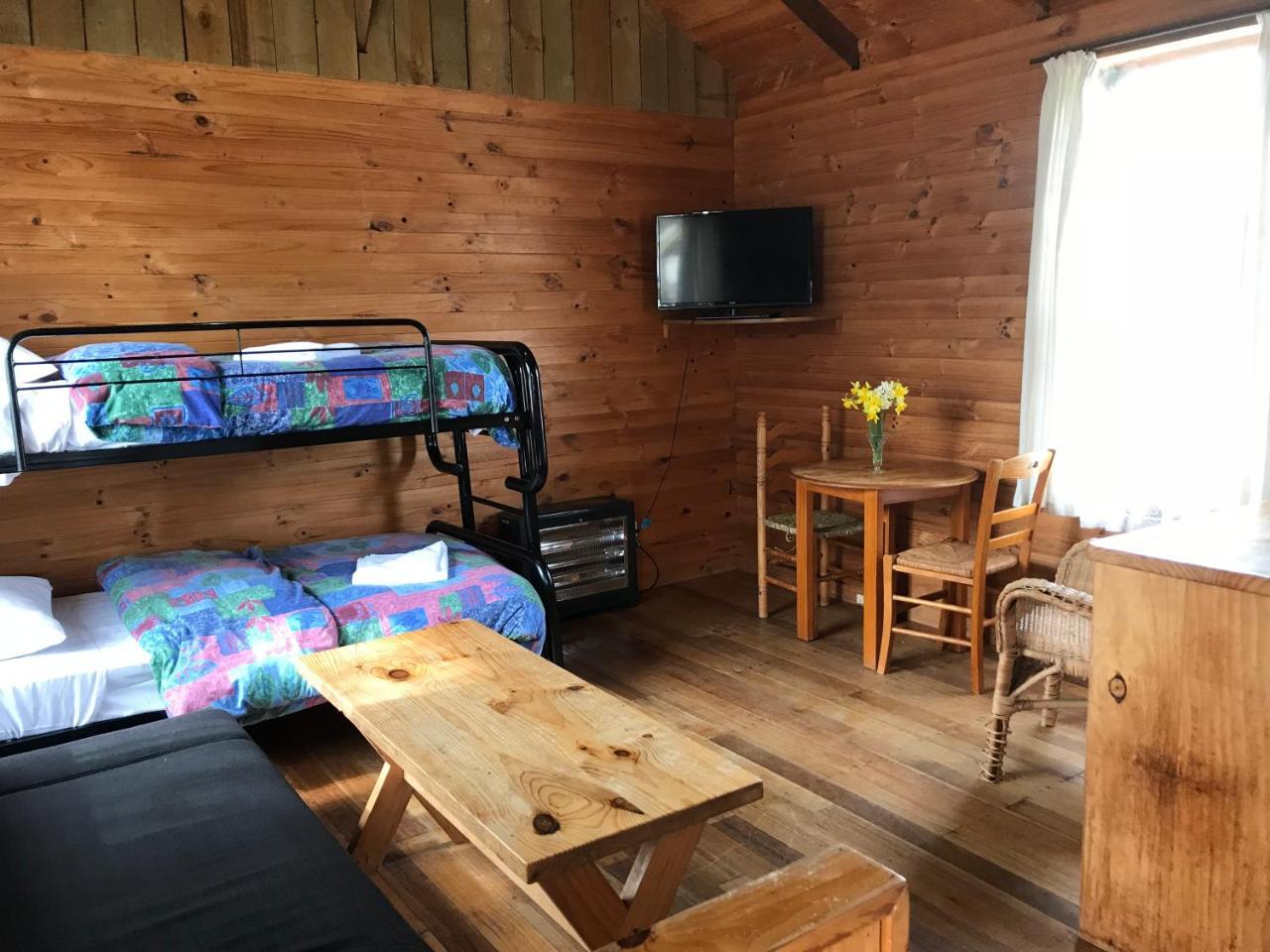 Somerset Beachside Cabin And Caravan Park Екстер'єр фото